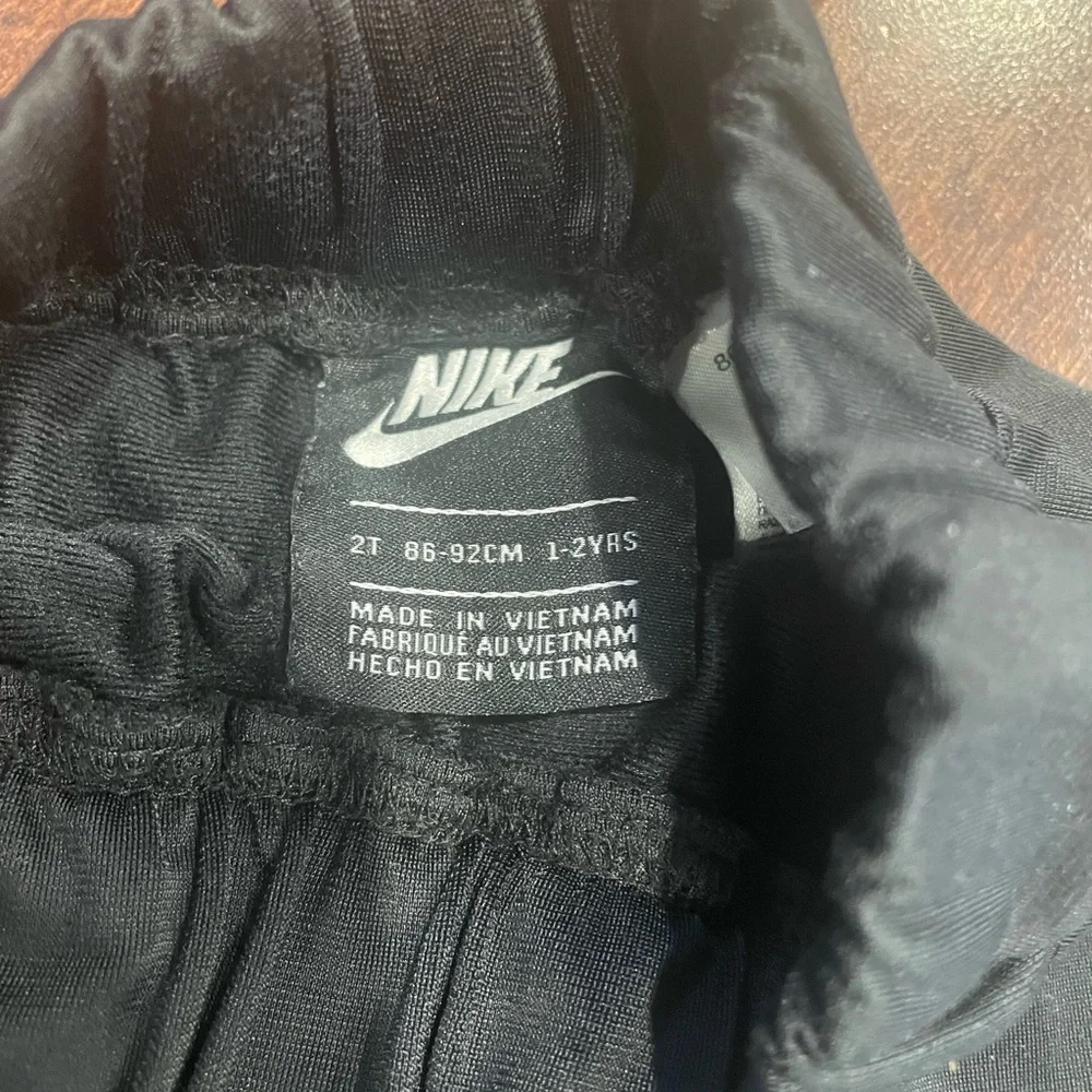 Nike Toddler Hoodie and Joggers Pants Two-piece Track Set - Picture 7 of 7